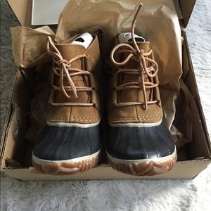 Sorel Out and About Boots NIB
